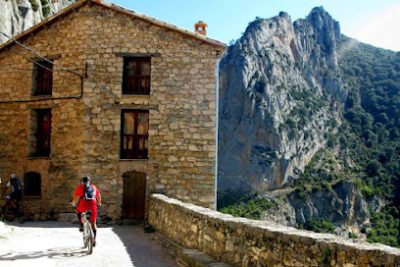 Abella climb Eco refugi en Abella de la Conca (Lleida)