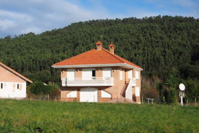 Área autocaravanas Arnuero en Castillo Siete Villas (Cantabria)