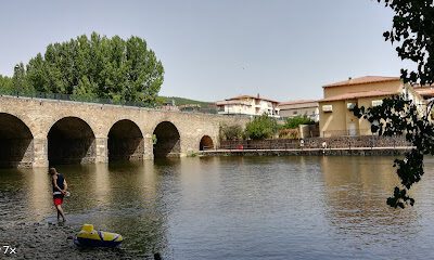 Camping - Bungalows Del Pino en Pinofranqueado (Cáceres)