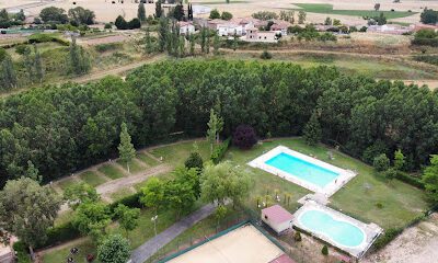 Camping Puerta de Los Montes Obarenes en Busto de Bureba (Burgos)