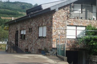 Camping Rivera del Cua en Vega de Espinareda (León)