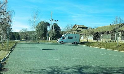 Estacionamiento de Caravanas Pinos Cimeros en Hoyos del Espino (Ávila)