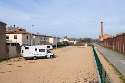 METRECUBIC | Parking de autocaravanas en Flaçà (Girona)