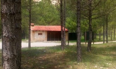 Zona de Acampada Fuente de Don Guillén en Puebla de San Miguel (Valencia)